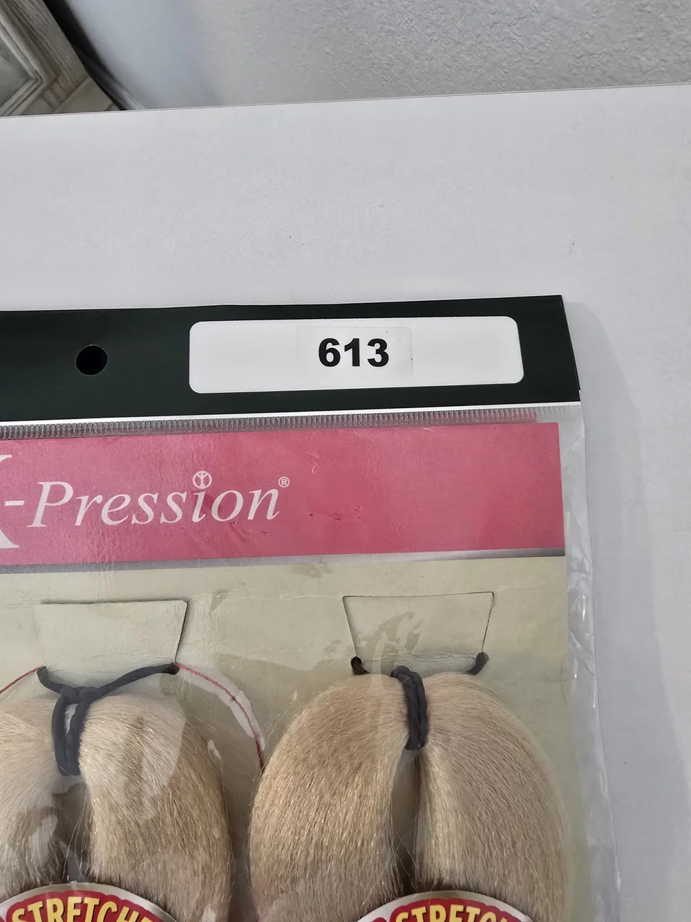 Outre X-Pression Pre-Stretched Ultra Braid - 613 Blonde